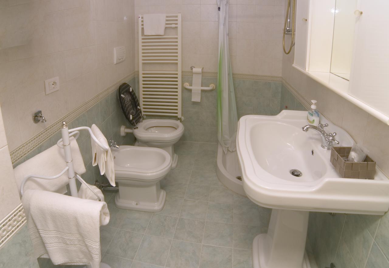Bed & Breakfast Residenze L'uncinaia House *