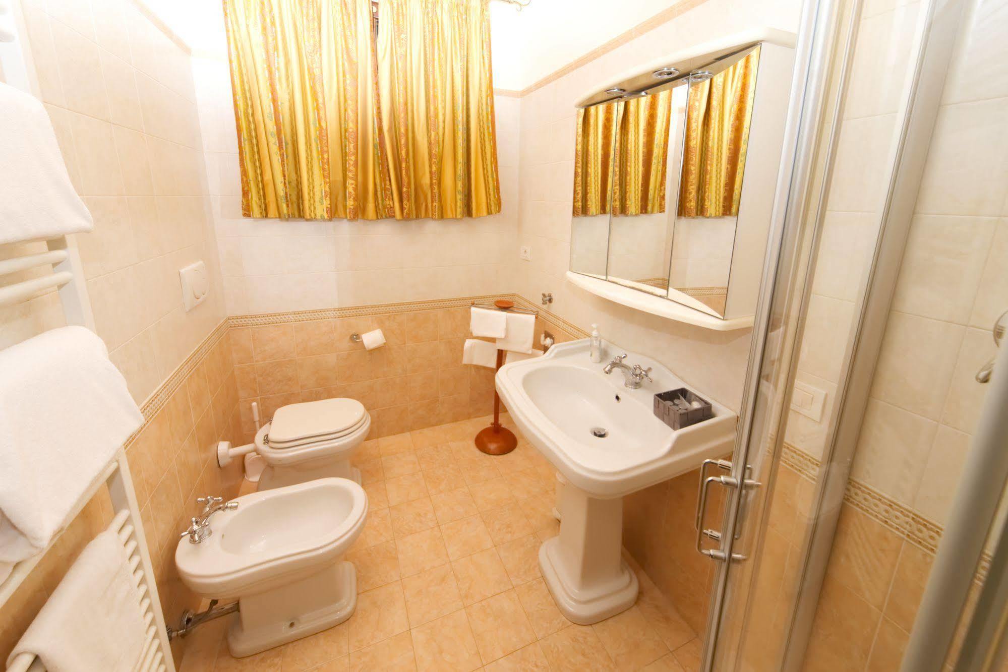 Residenze L'uncinaia House Bed & Breakfast