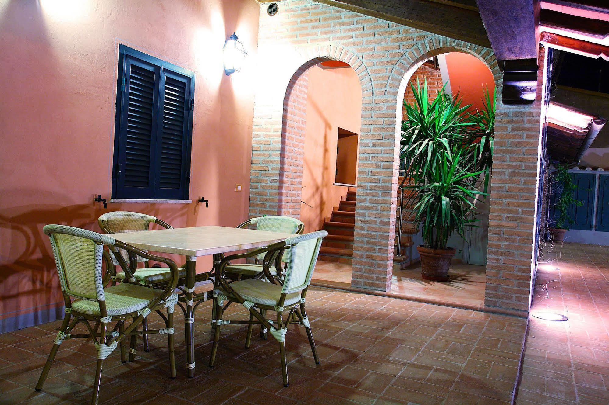Bed & Breakfast Residenze L'uncinaia House *
